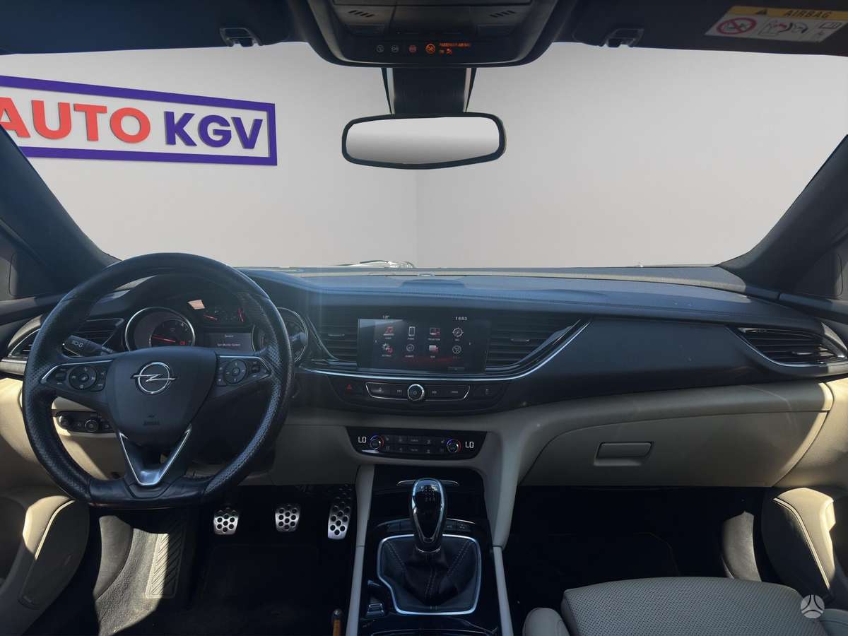Opel Insignia, 1.6 l., Седан