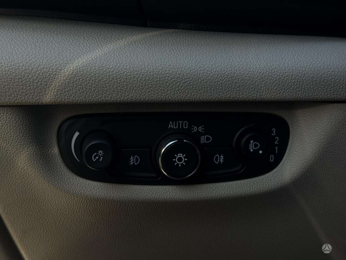Opel Insignia, 1.6 l., Седан