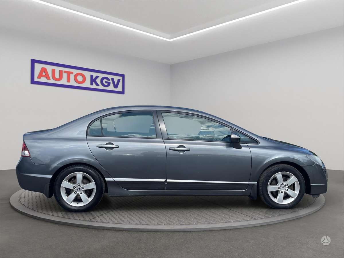 Honda Civic, 1.8 l., hatchback