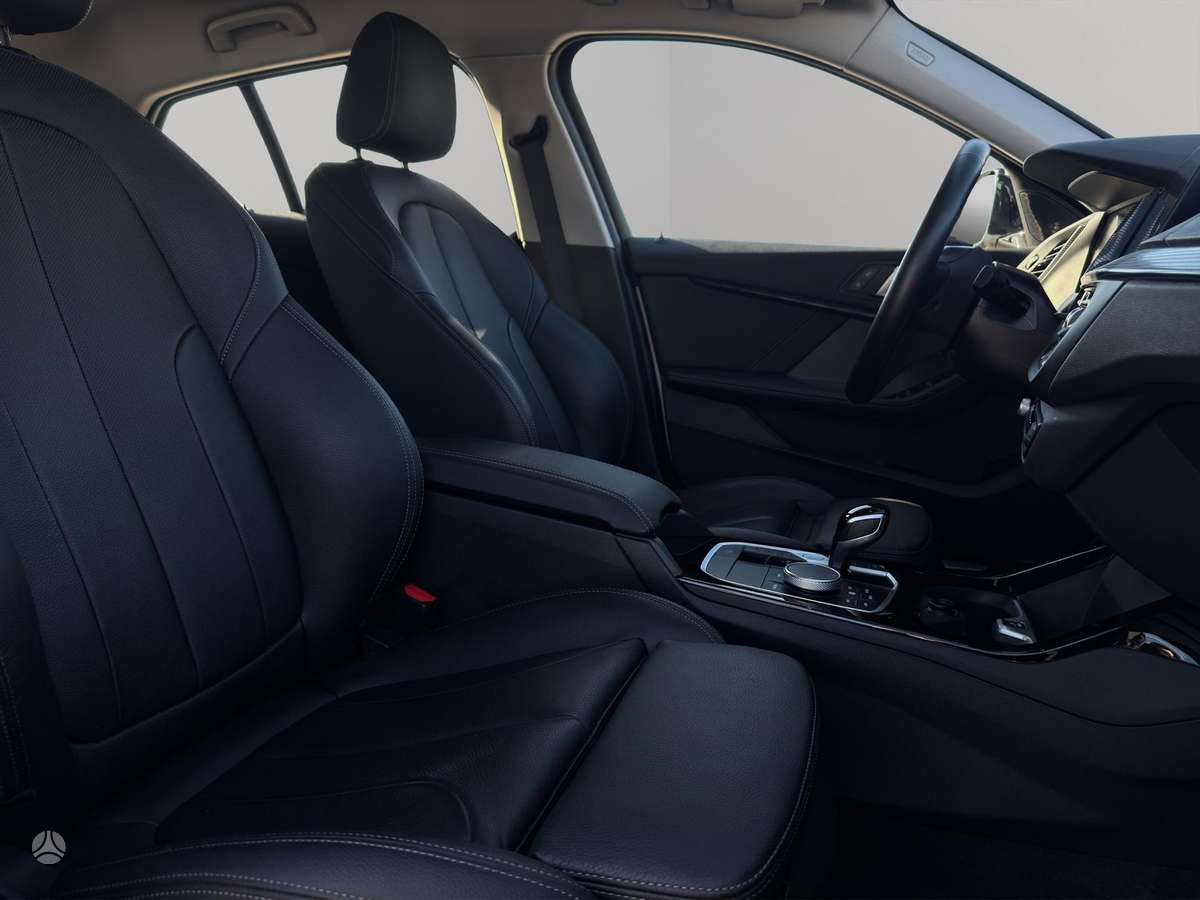 BMW 118, 1.5 l., Хэтчбек