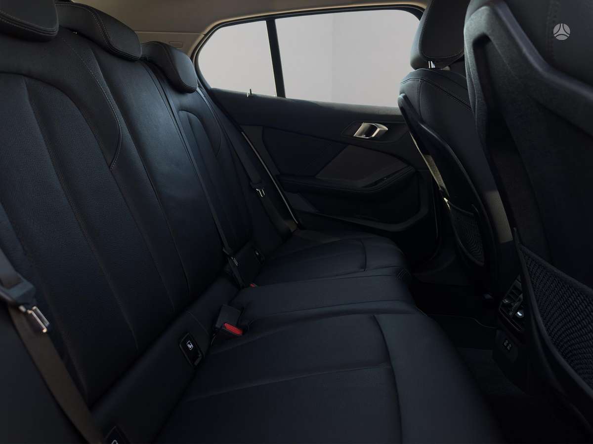 BMW 118, 1.5 l., Хэтчбек