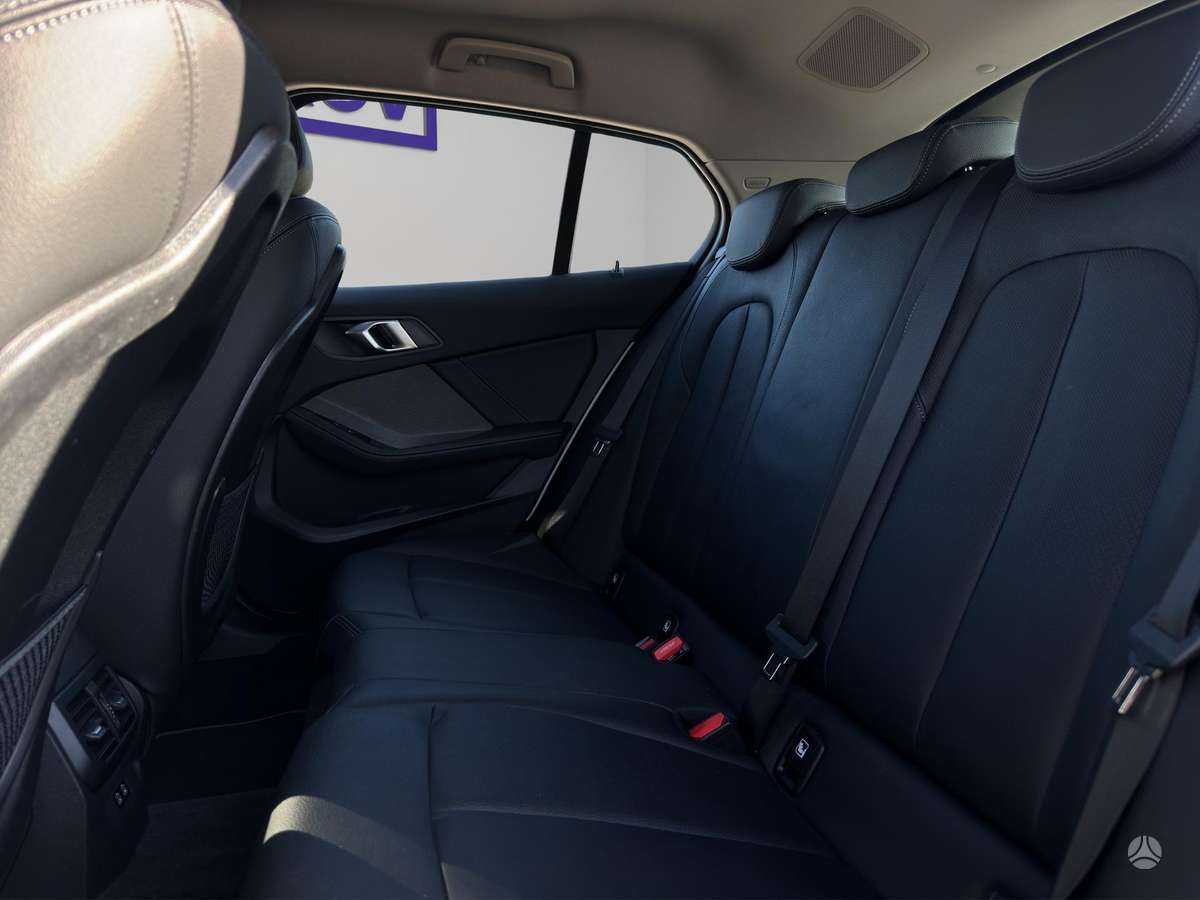 BMW 118, 1.5 l., Хэтчбек