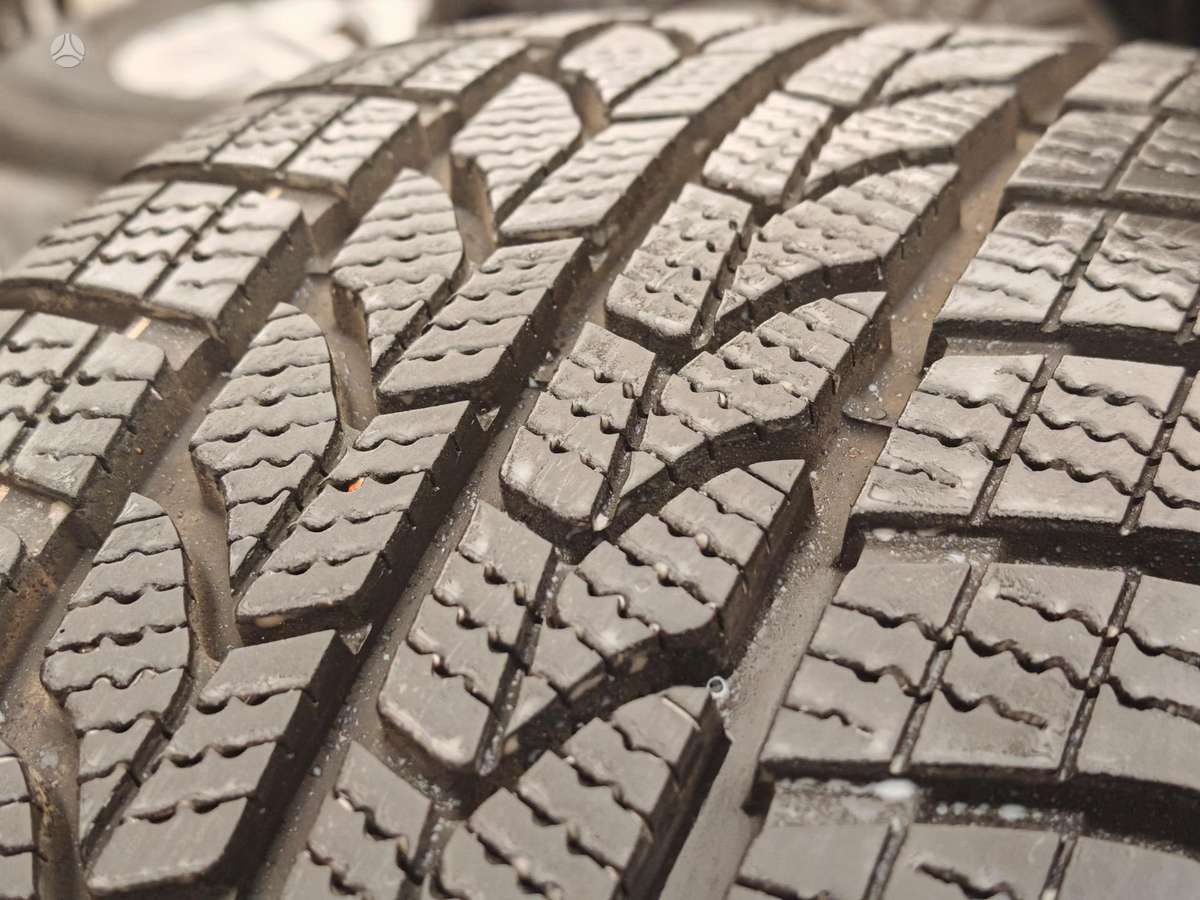 Goodyear Ultra Grip, winter 215/60 R17