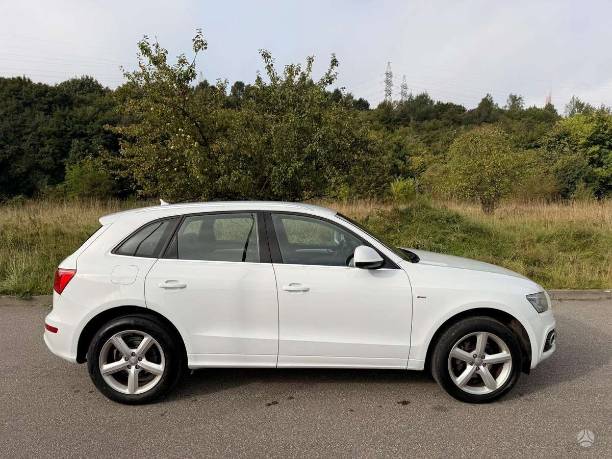 Audi Q5, 2.0 l., off-road / crossover
