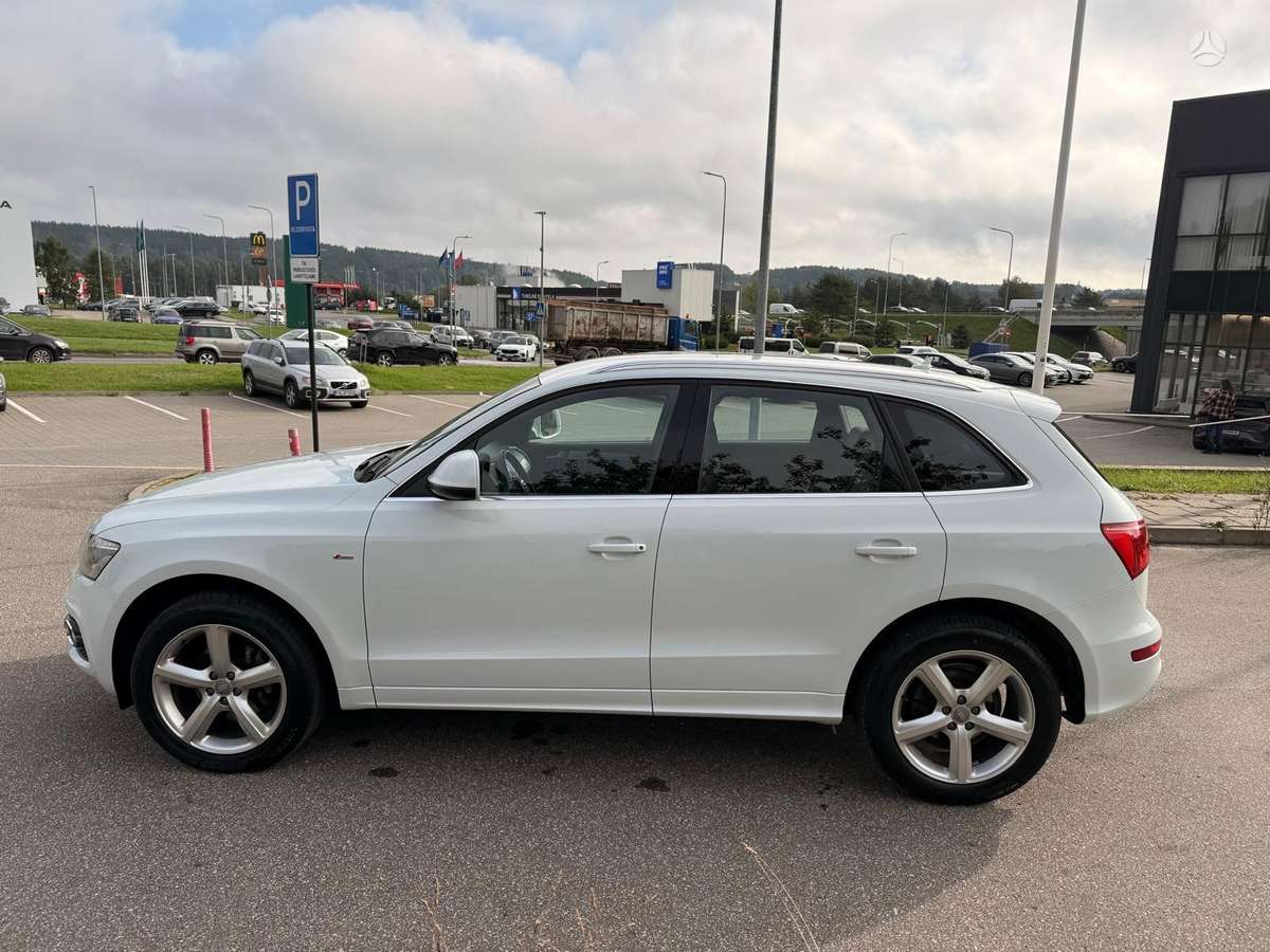 Audi Q5, 2.0 l., off-road / crossover