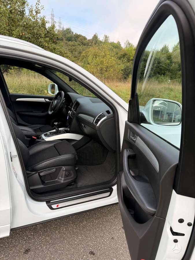Audi Q5, 2.0 l., off-road / crossover