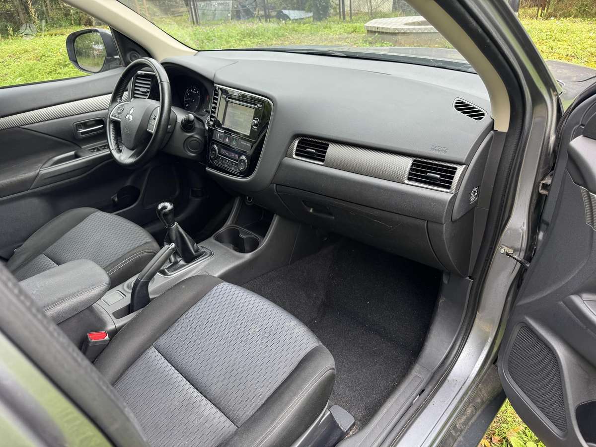 Mitsubishi Outlander, off-road / crossover