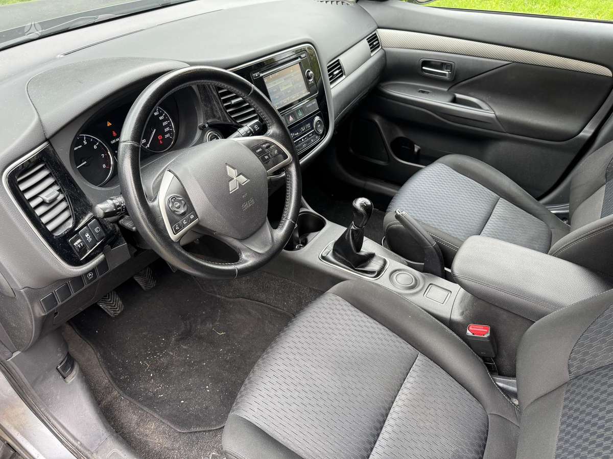 Mitsubishi Outlander, off-road / crossover