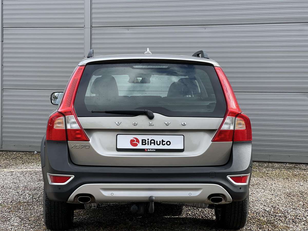 Volvo XC70, 2.4 l., wagon