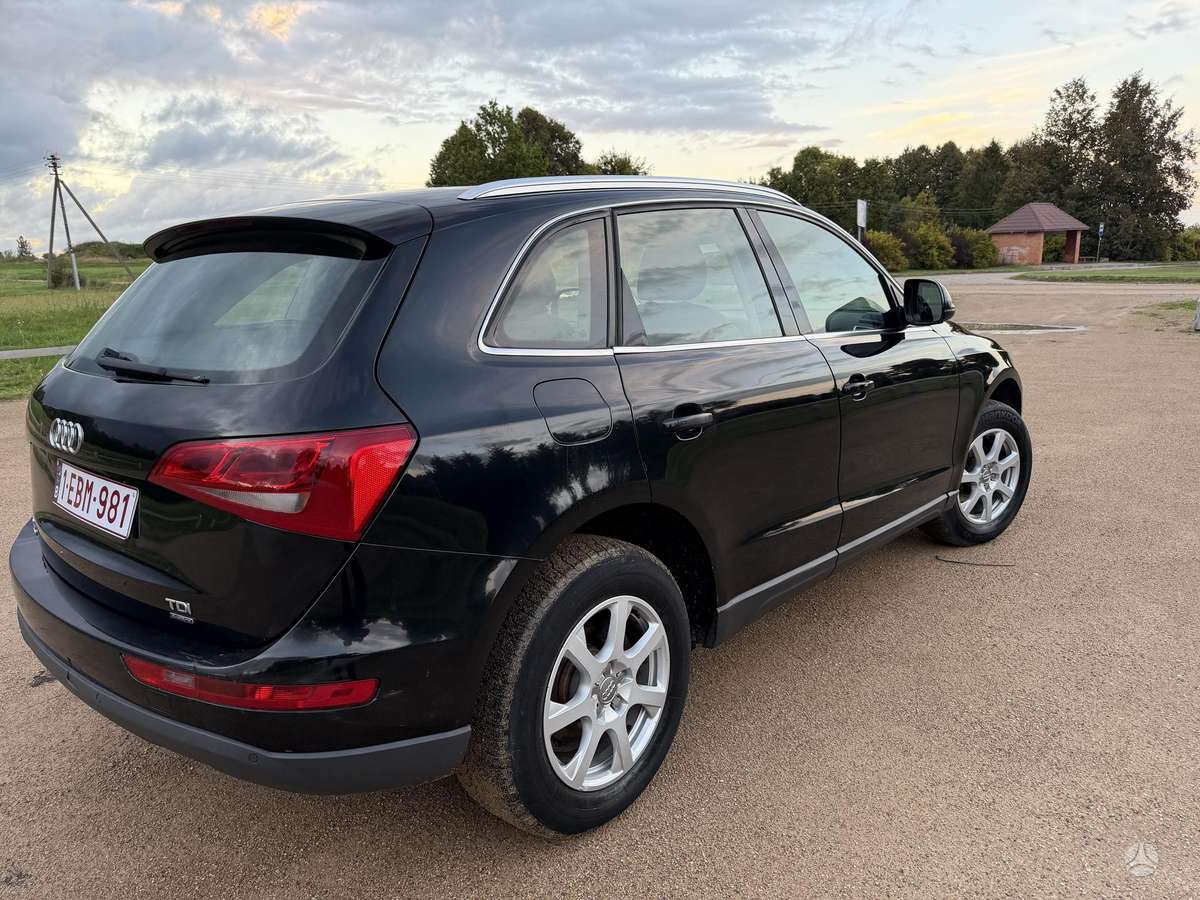 Audi Q5, 2.0 l., off-road / crossover
