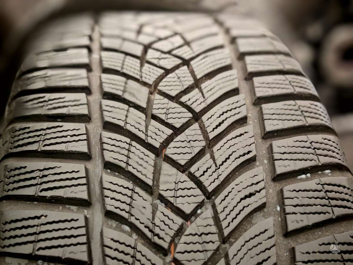Goodyear UltraGrip Performance+, зимние 245/45 R18