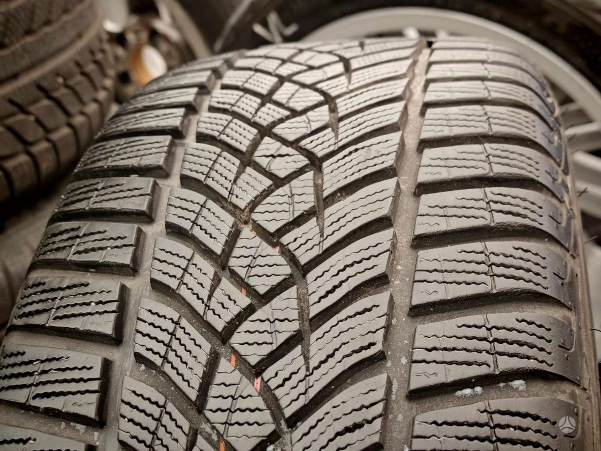 Goodyear UltraGrip Performance+, зимние 245/45 R18