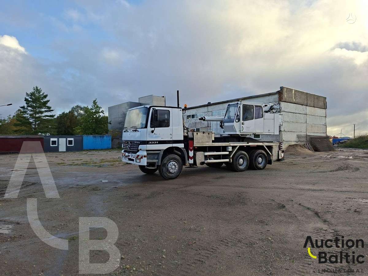 Mercedes-Benz Actros 3331, crane