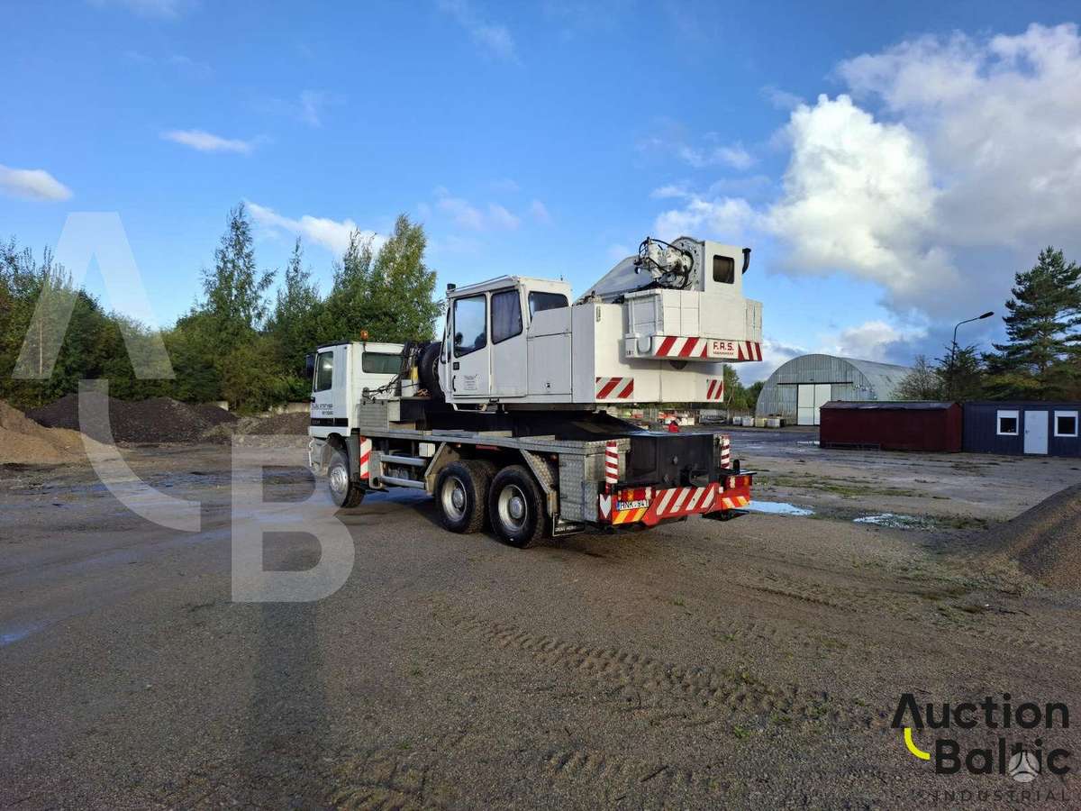 Mercedes-Benz Actros 3331, краны