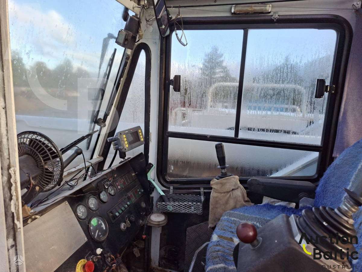 Mercedes-Benz Actros 3331, краны