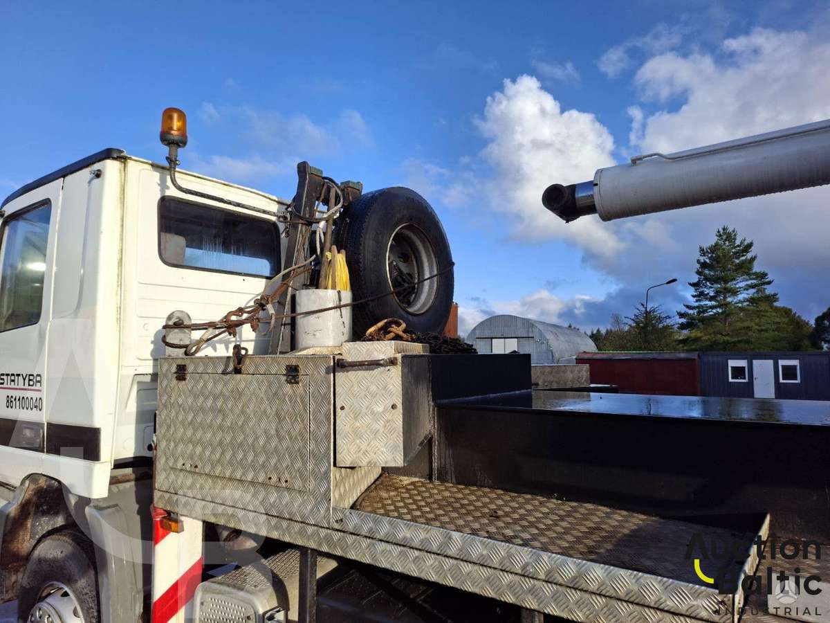 Mercedes-Benz Actros 3331, crane