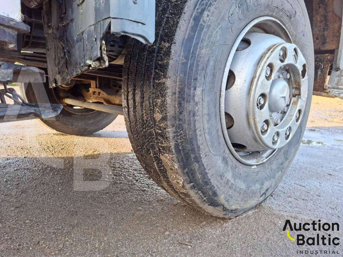 Mercedes-Benz Actros 3331, краны