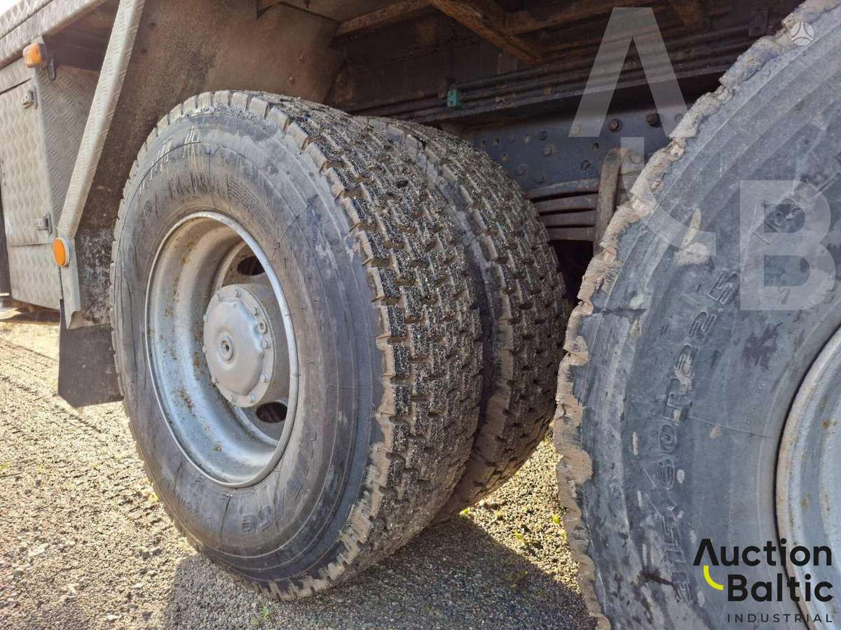 Mercedes-Benz Actros 3331, краны