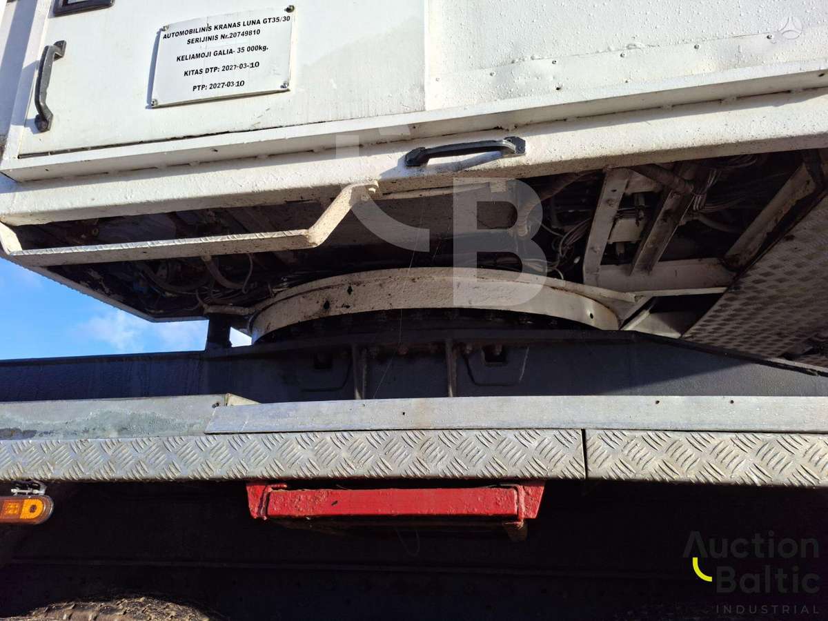 Mercedes-Benz Actros 3331, crane