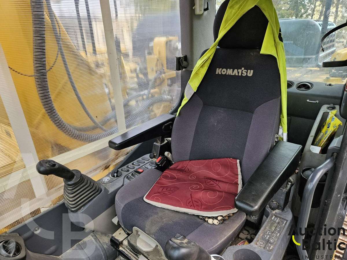 Komatsu PC210LC-11, экскаваторы