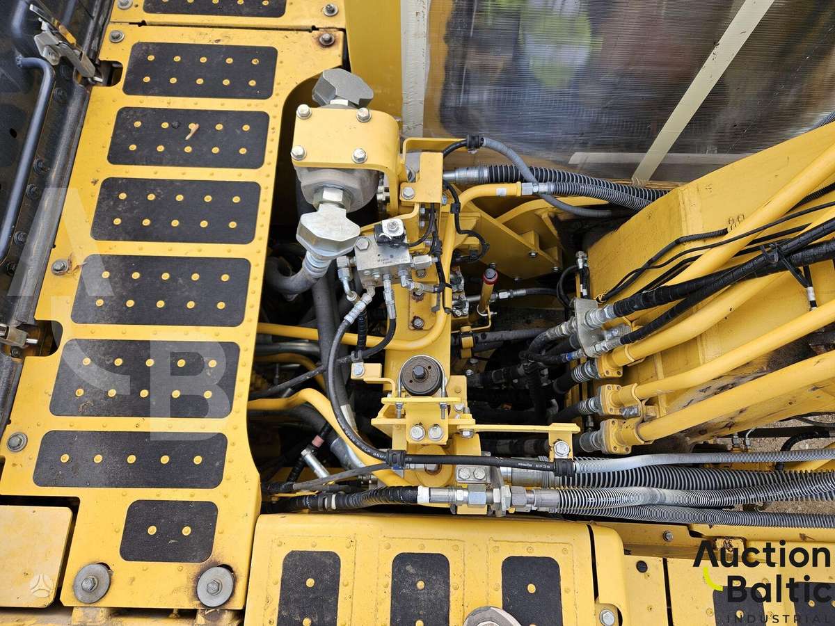 Komatsu PC210LC-11, экскаваторы