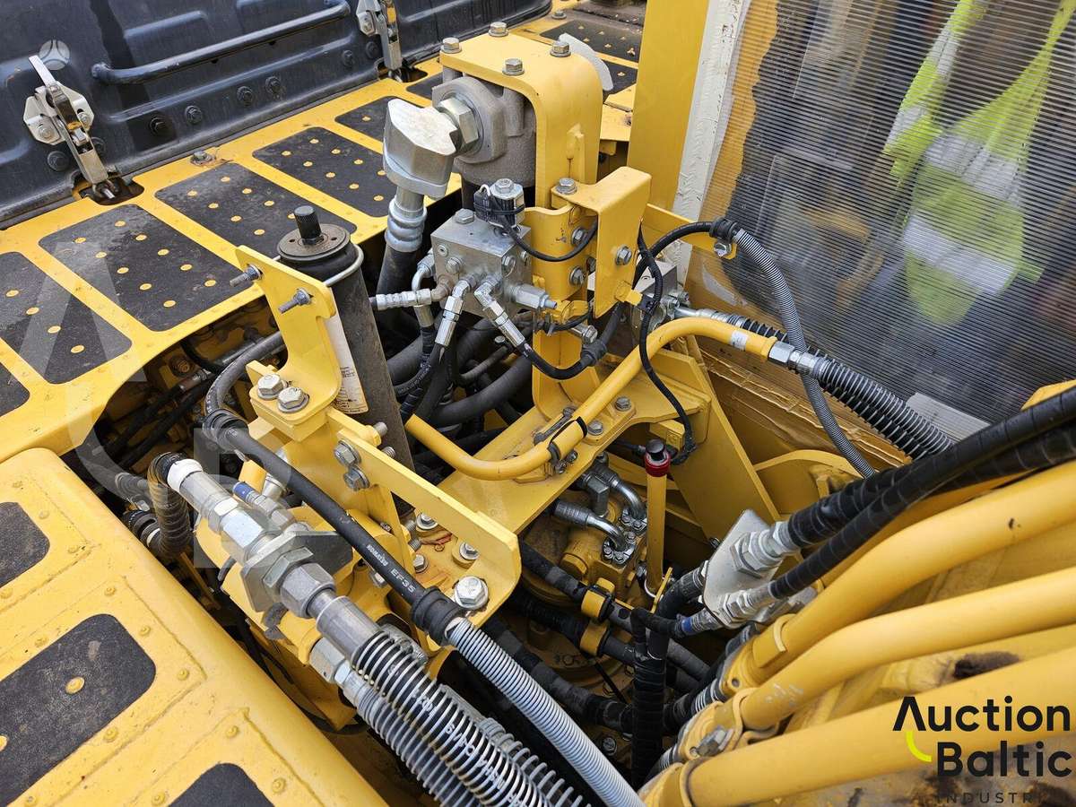 Komatsu PC210LC-11, экскаваторы