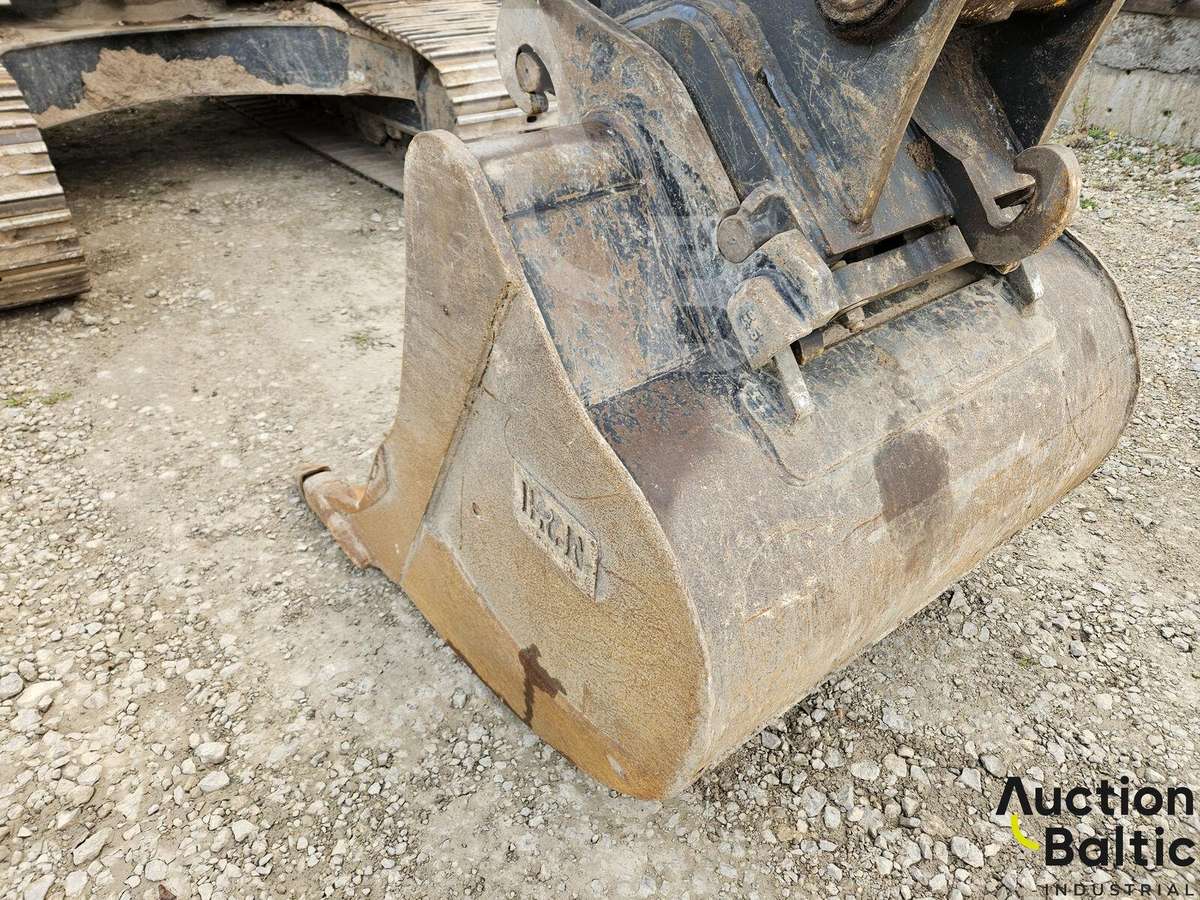 Komatsu PC210LC-11, экскаваторы