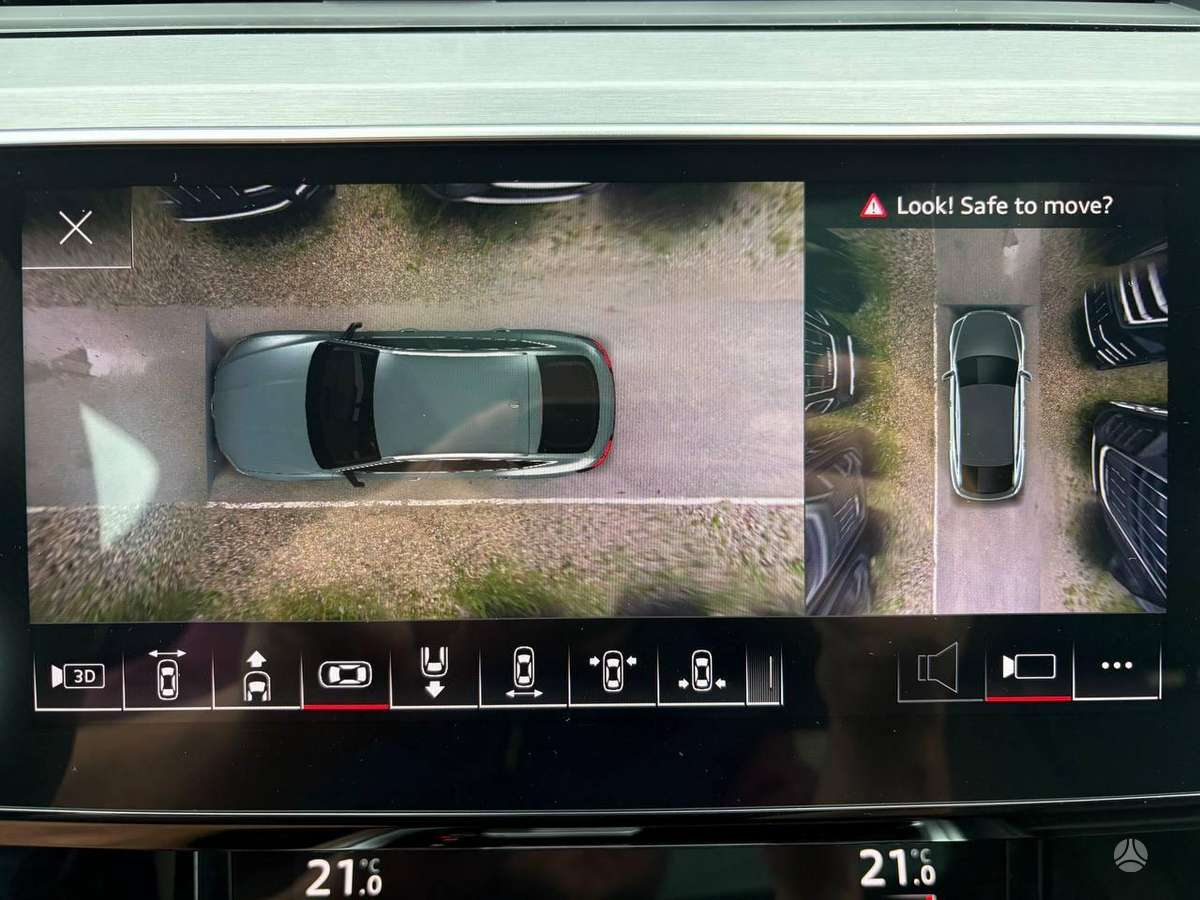 Audi e-tron S, off-road / crossover
