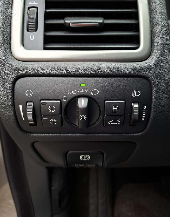 Volvo XC70, 2.4 l., wagon