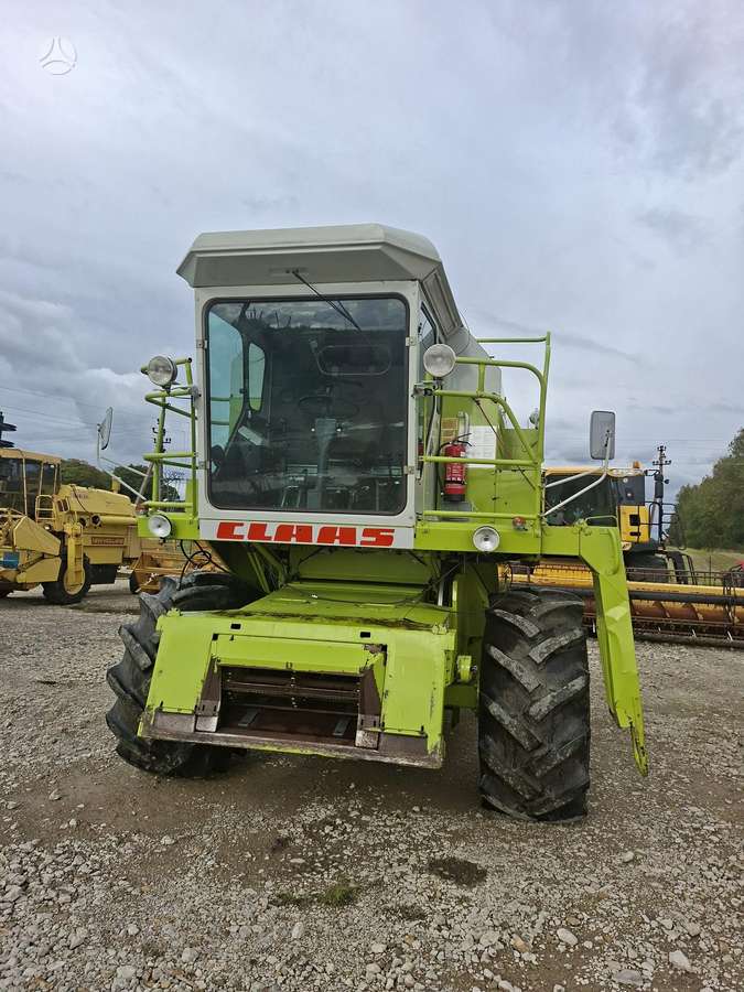 Claas Dominator 76, kombainai