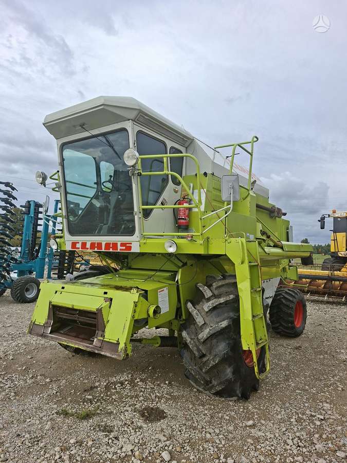 Claas Dominator 76, kombainai