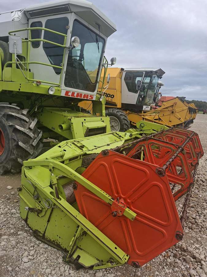 Claas Dominator 76, kombainai
