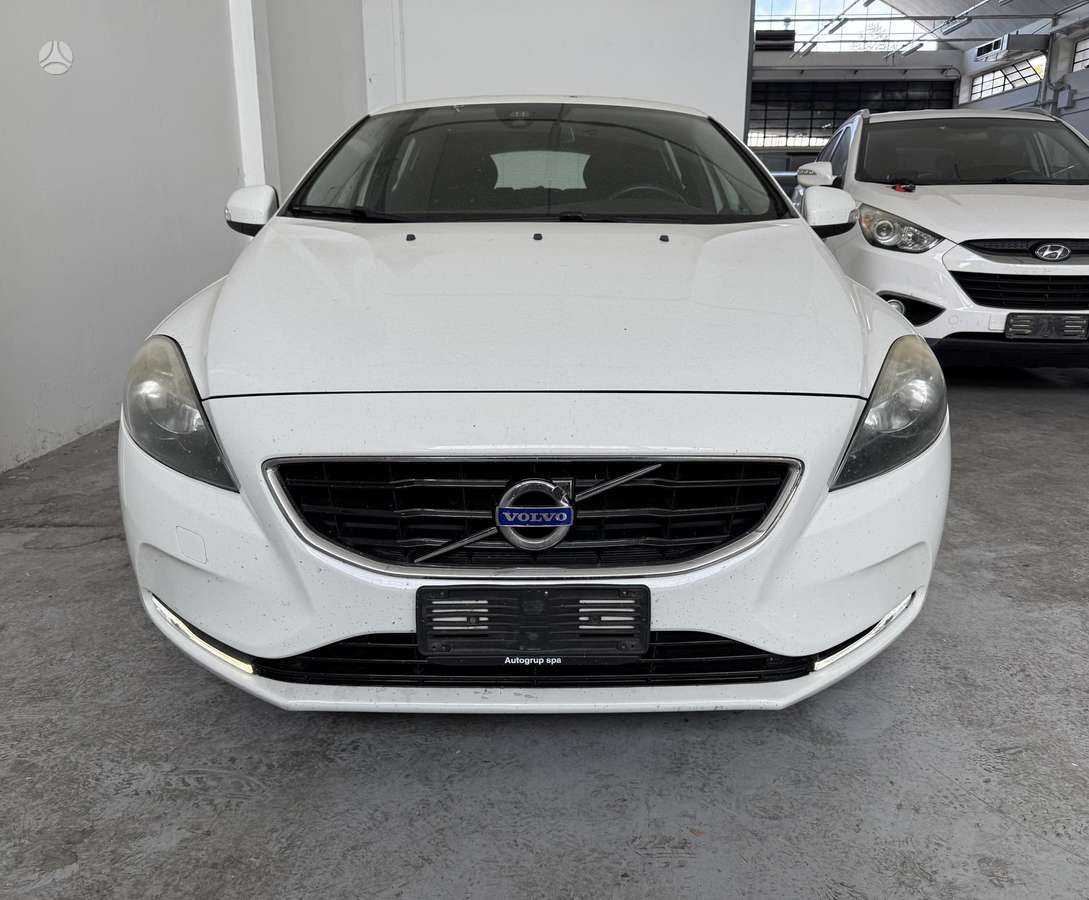 Volvo V40, 1.6 l., hatchback