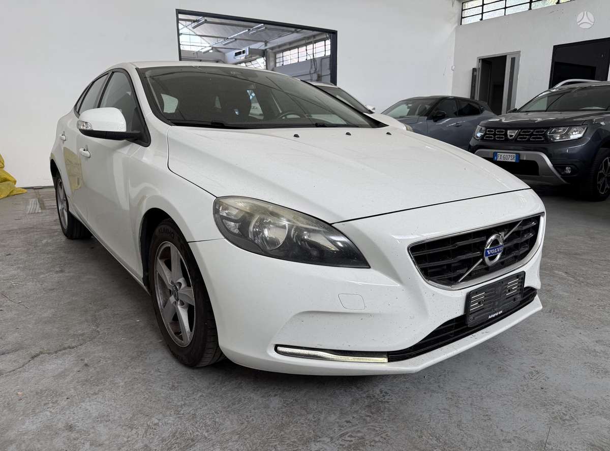 Volvo V40, 1.6 l., hatchback