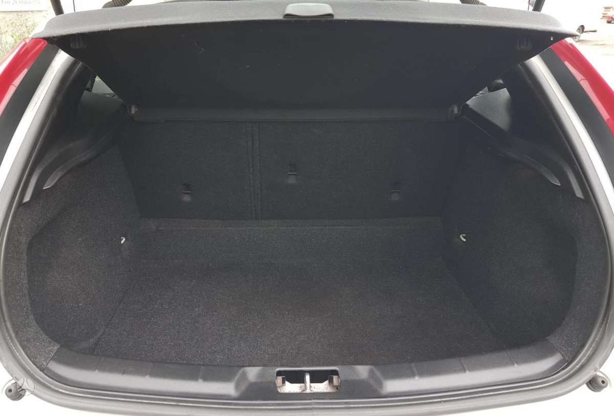 Volvo V40, 1.6 l., hatchback