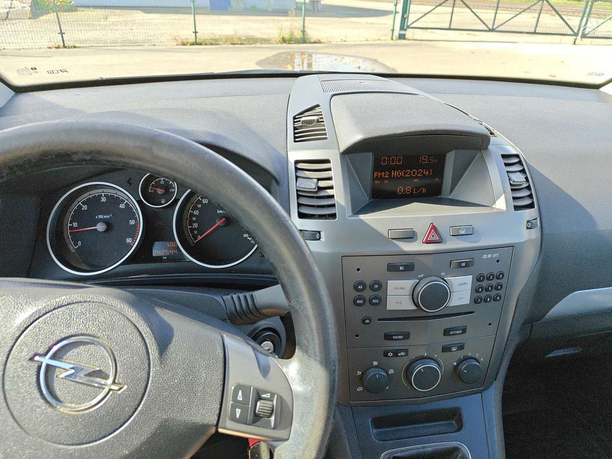 Opel Zafira 2006 — photo 21