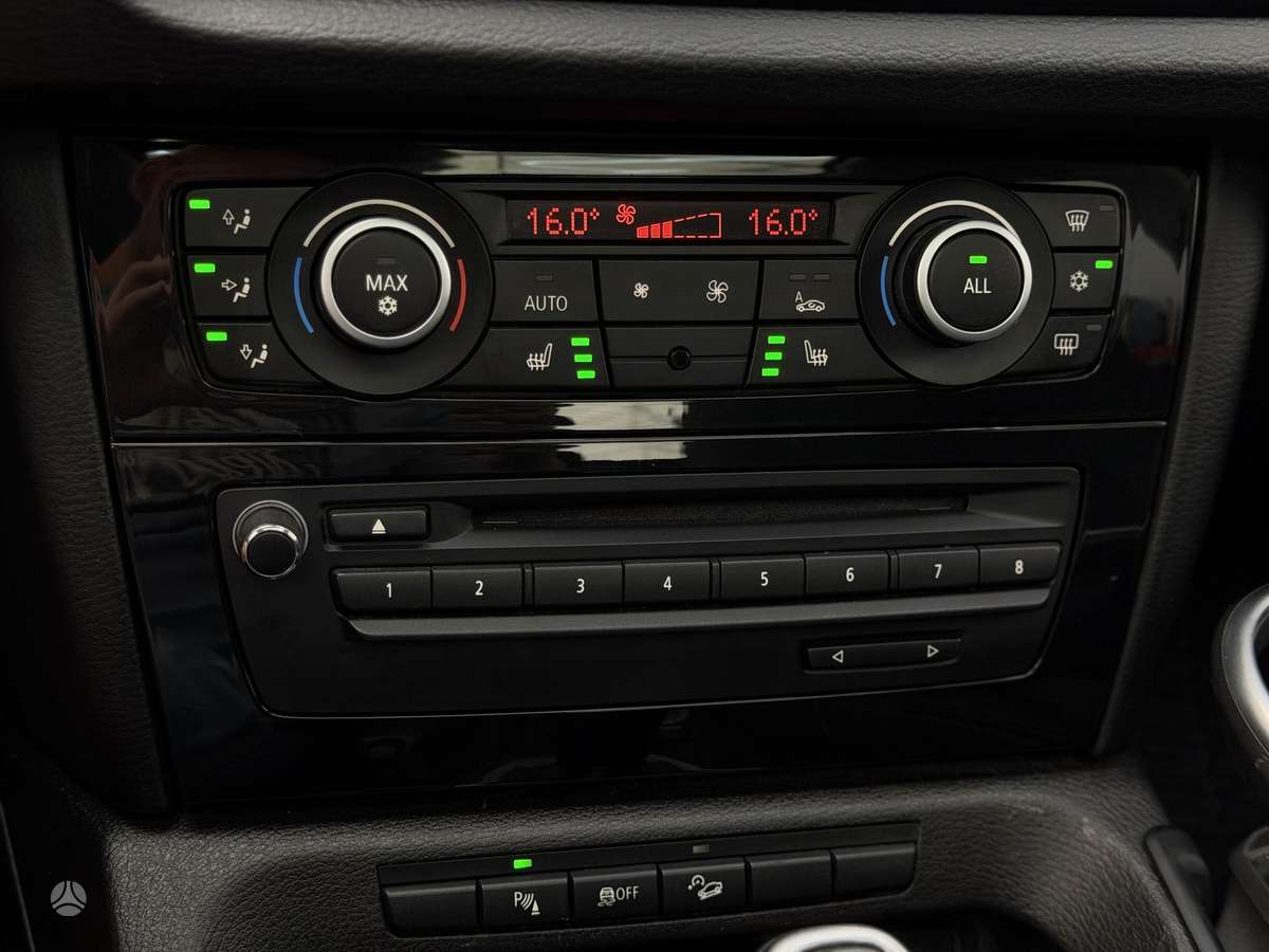 BMW X1, 2.0 l., Внедорожник / Кроссовер