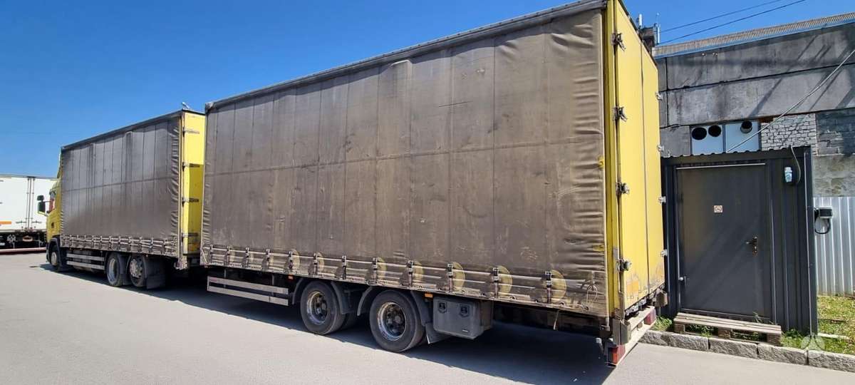 Scania R124, dropside with curtains