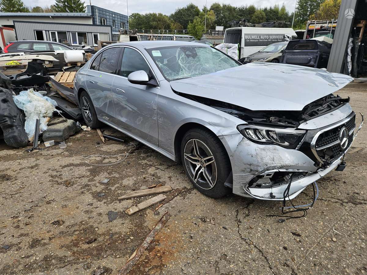 Mercedes-Benz E200