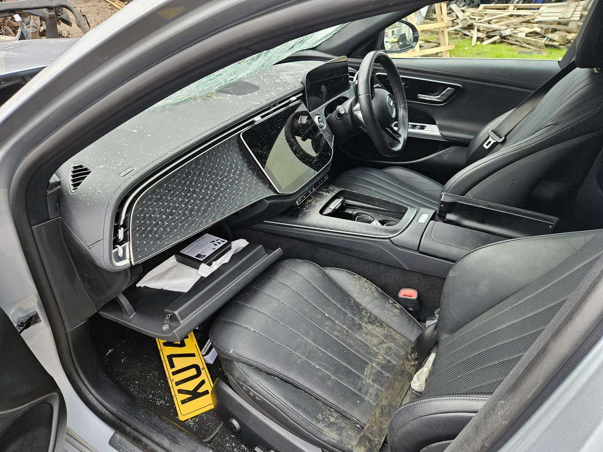 Mercedes-Benz E200