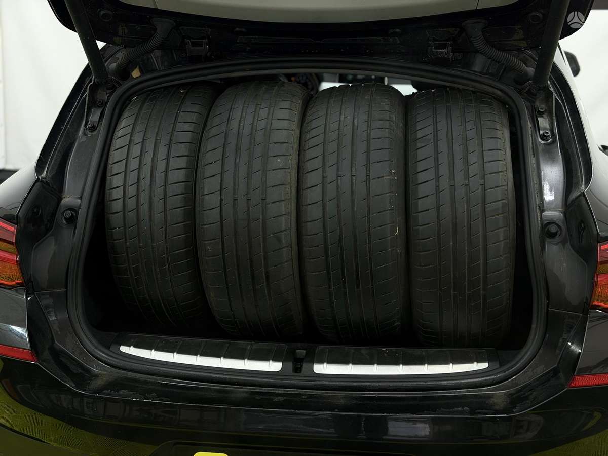 BMW X2, 2.0 l., off-road / crossover