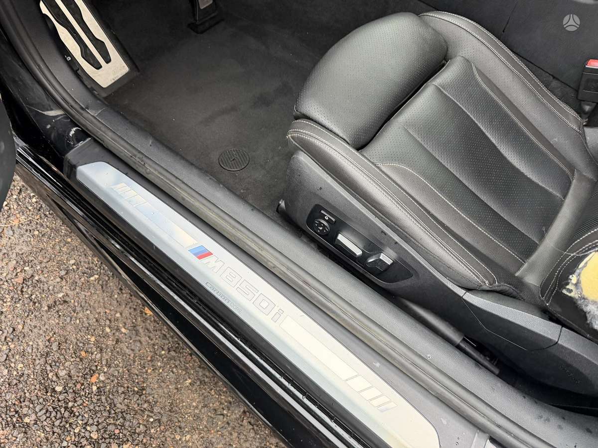 BMW M850, 4.4 l., convertible