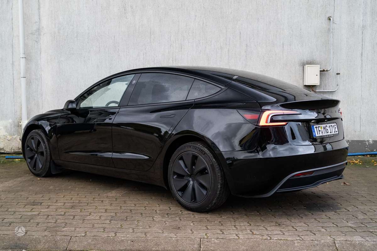 Tesla Model 3, 82 kWh, hatchback