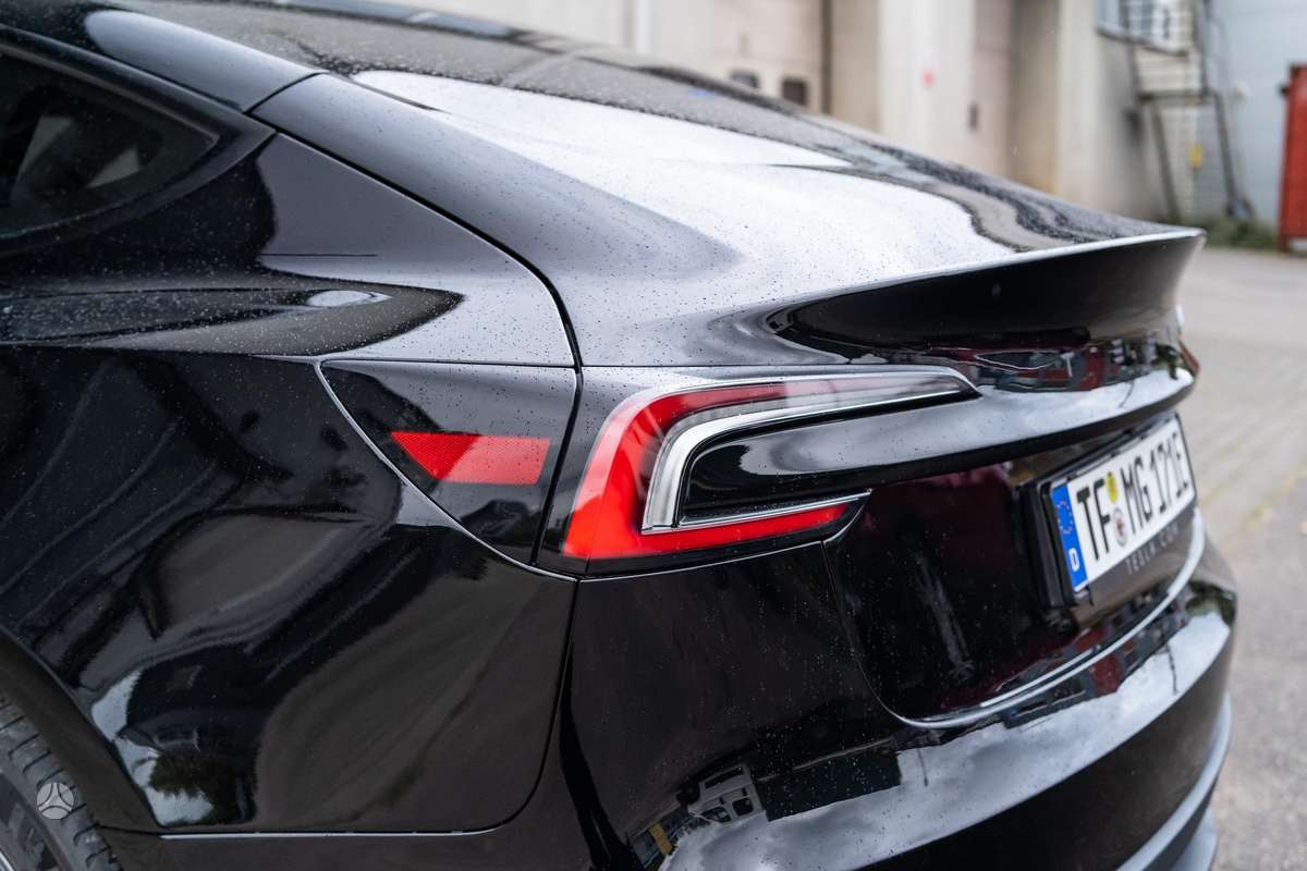 Tesla Model 3, 82 kWh, hatchback