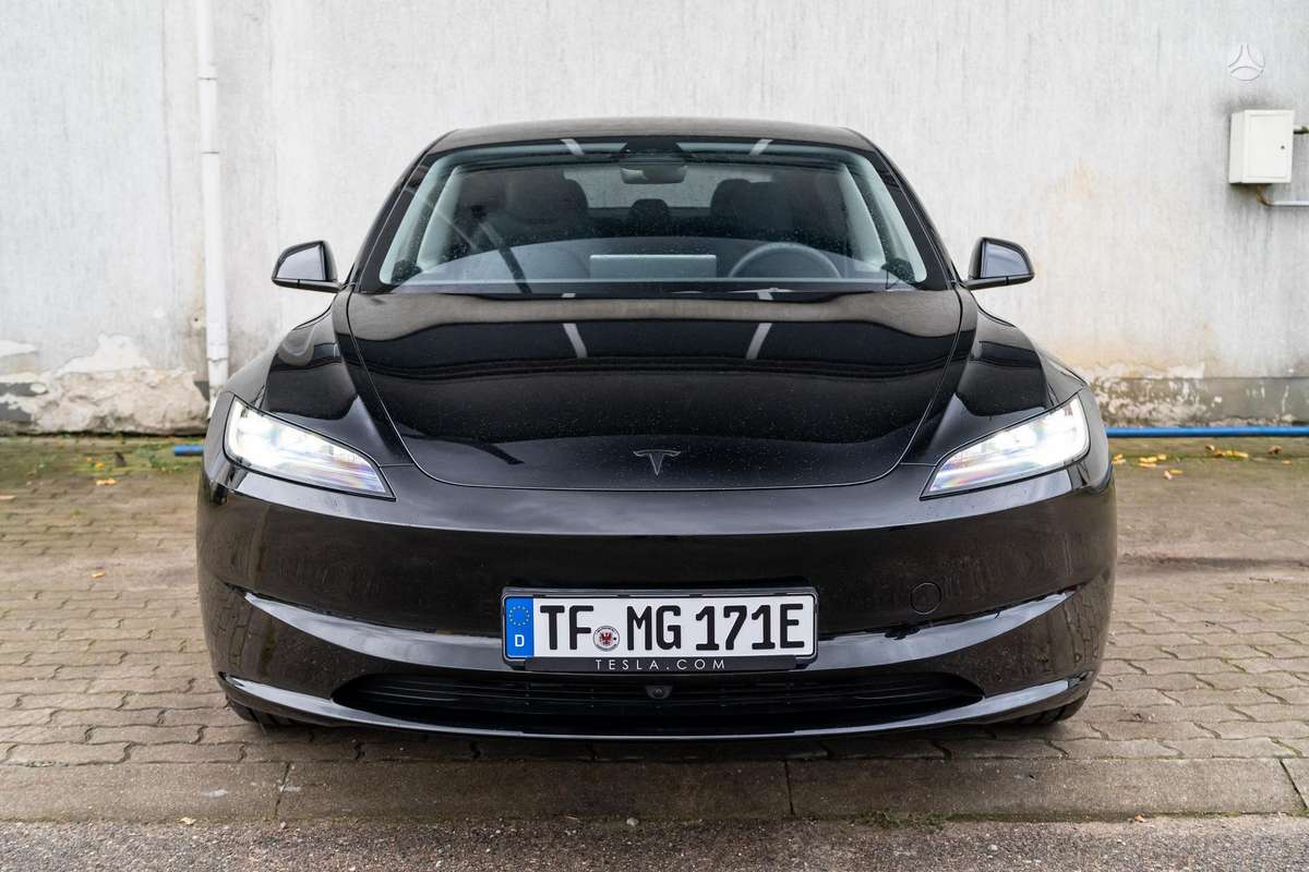 Tesla Model 3, 82 kWh, hatchback