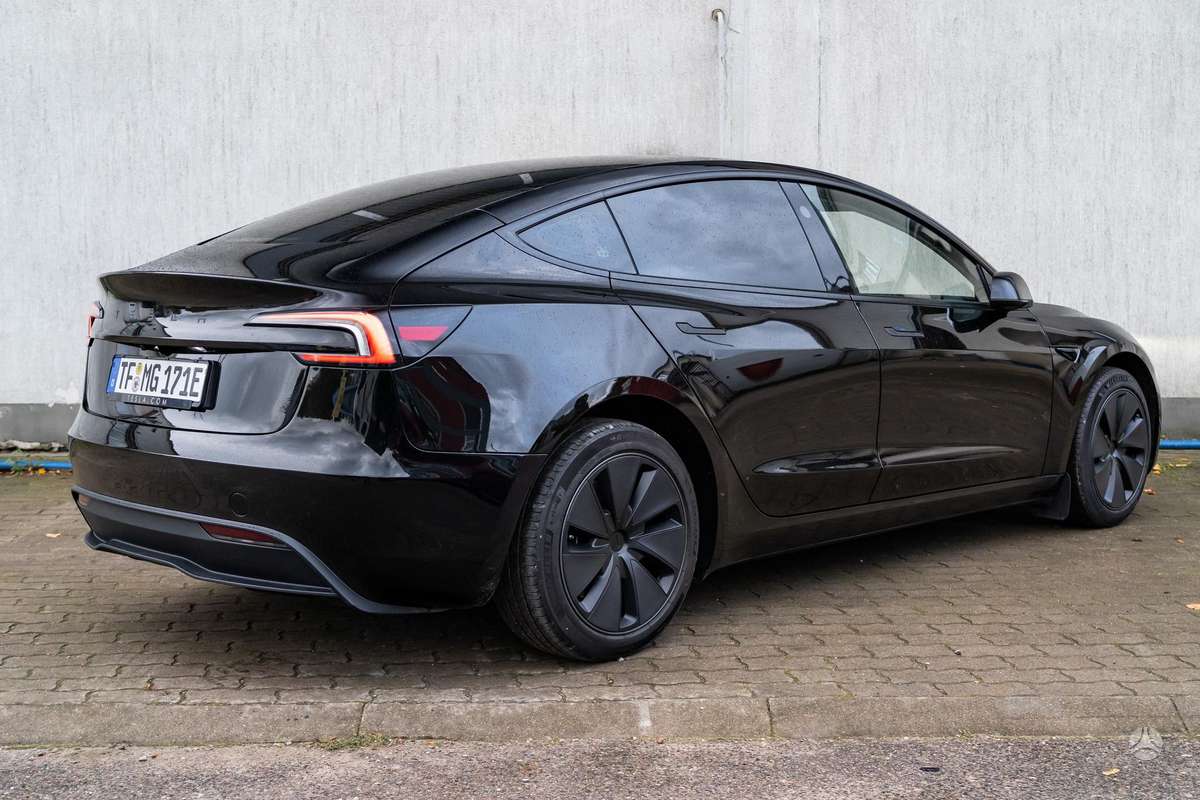 Tesla Model 3, 82 kWh, hatchback