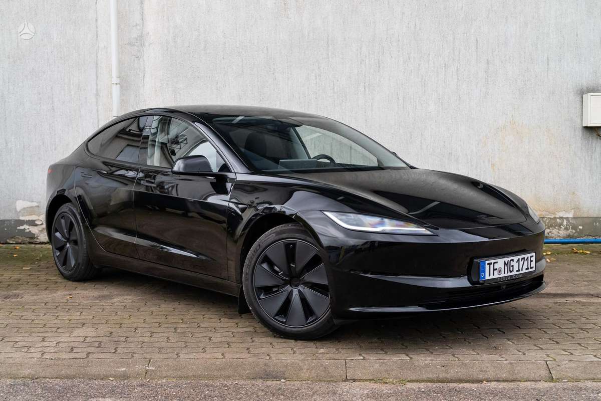 Tesla Model 3, 82 kWh, hatchback