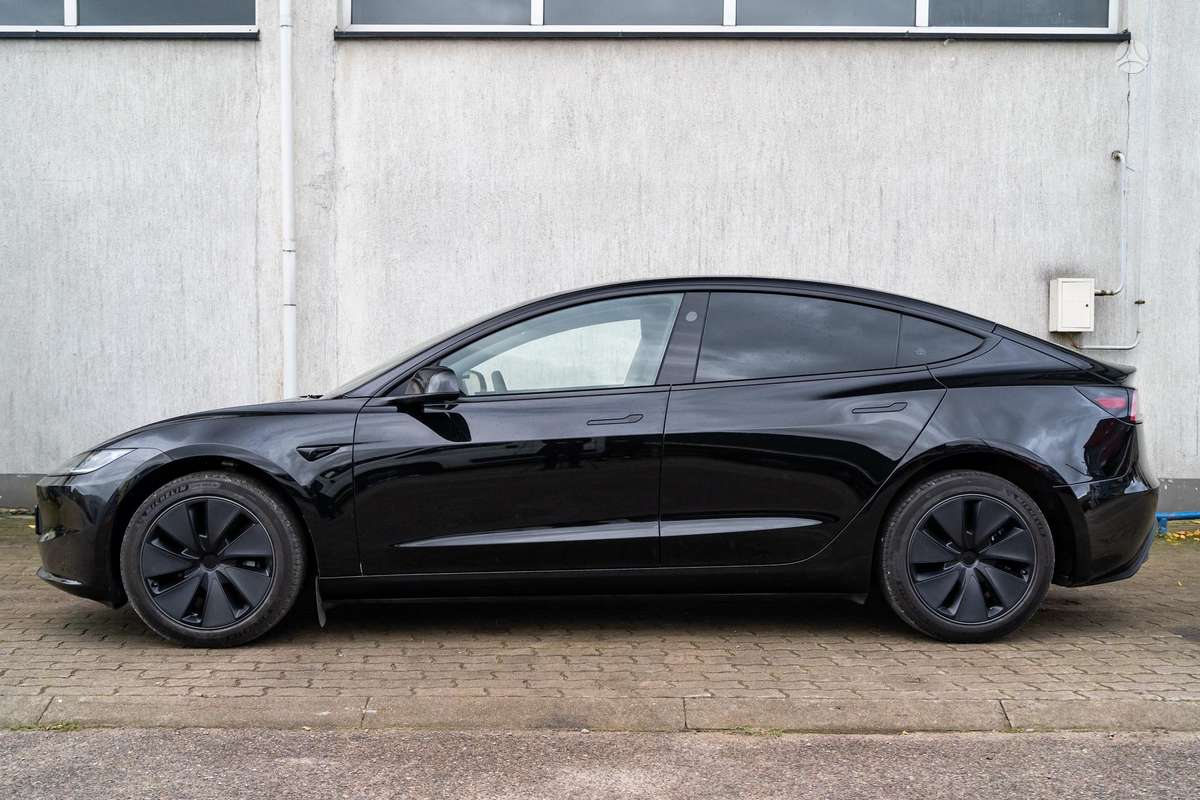 Tesla Model 3, 82 kWh, hatchback