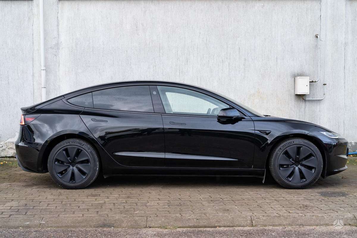 Tesla Model 3, 82 kWh, hatchback