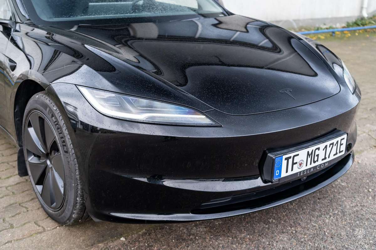 Tesla Model 3, 82 kWh, hatchback